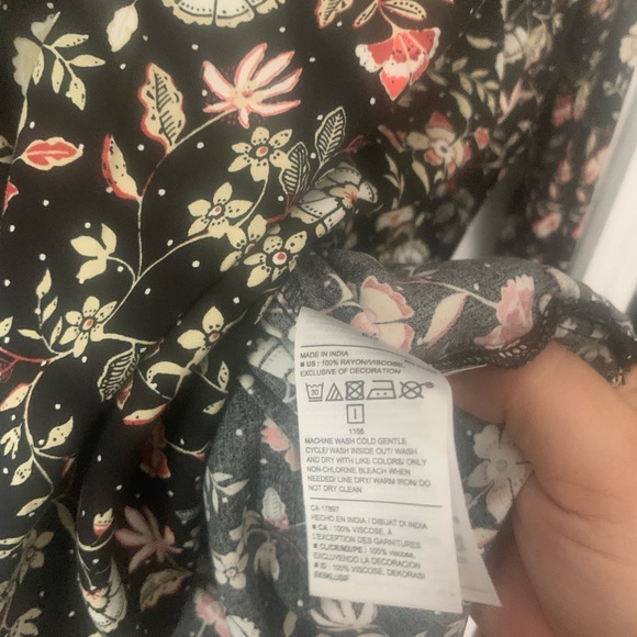 Black floral peasant blouse size XL - Picture 3 of 7